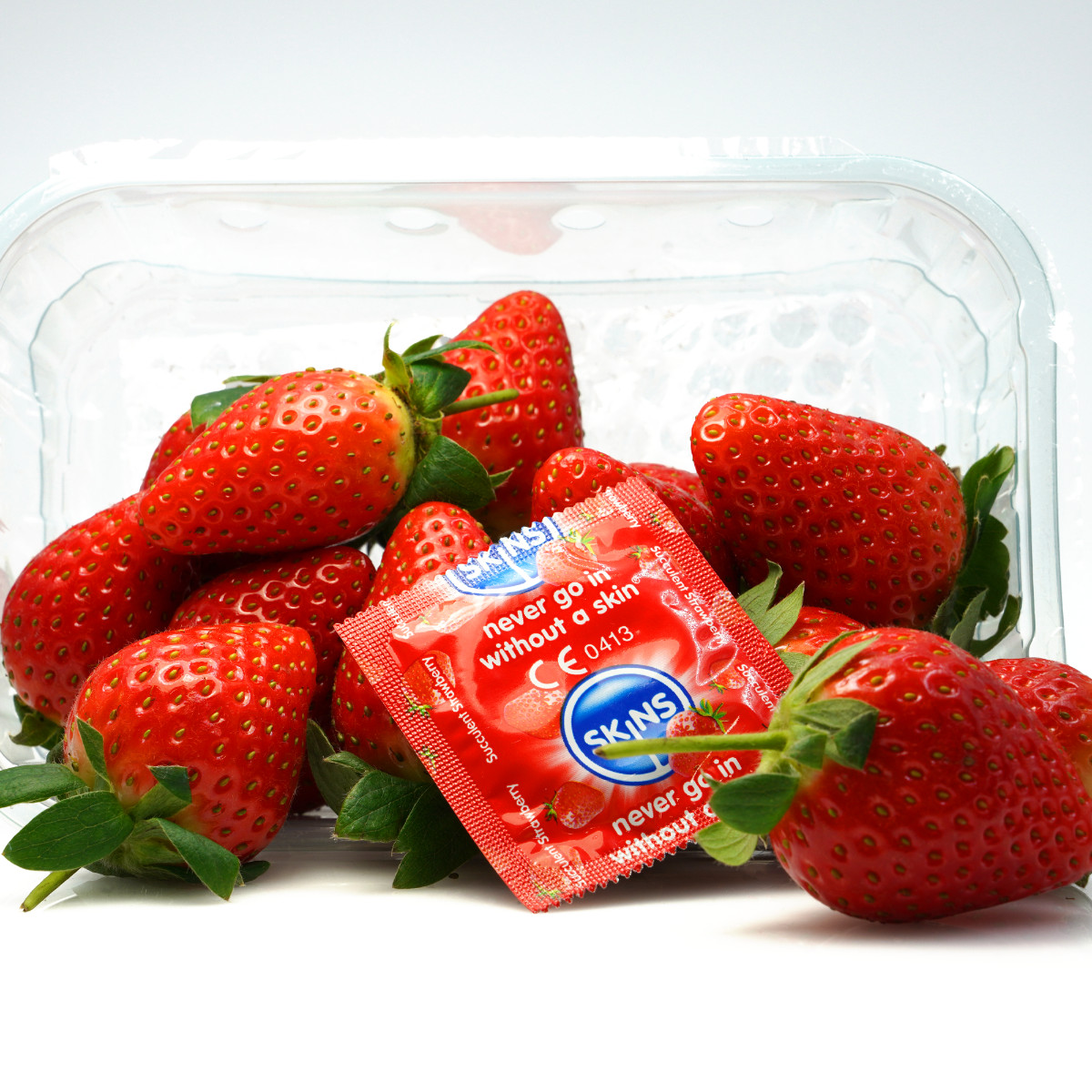 Skins Condoms Strawberry 4 Pack - Image 3