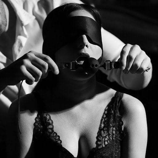 Beginner’s Guide to BDSM & Sensory Play: Safe, Sexy and Consensual Exploration